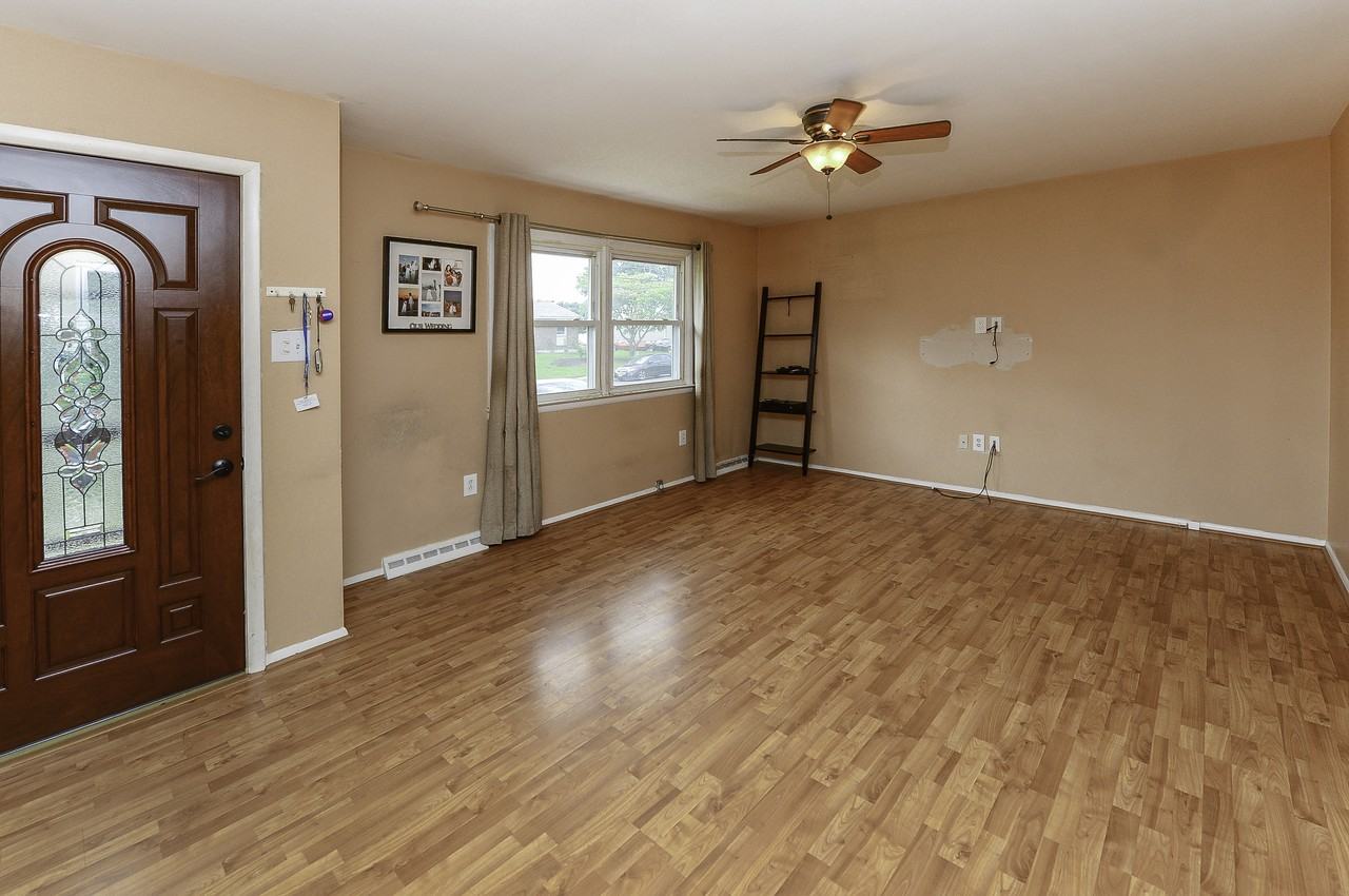 32 Sherwood Dr - Photo 3 of 24