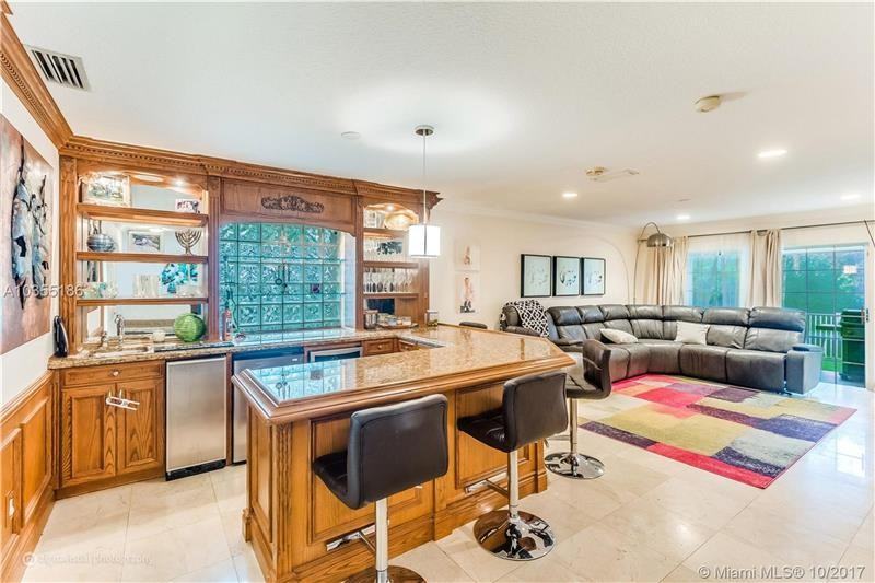242 Palm Ave - Photo 2 of 12
