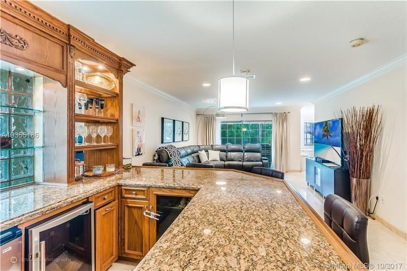 242 Palm Ave - Photo 3 of 12