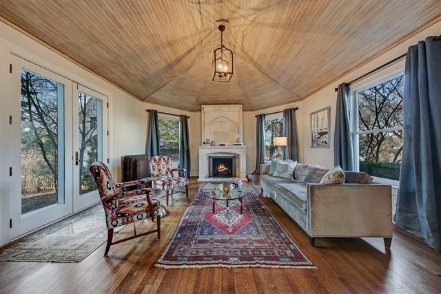 224 N Elm St - Photo 2 of 44