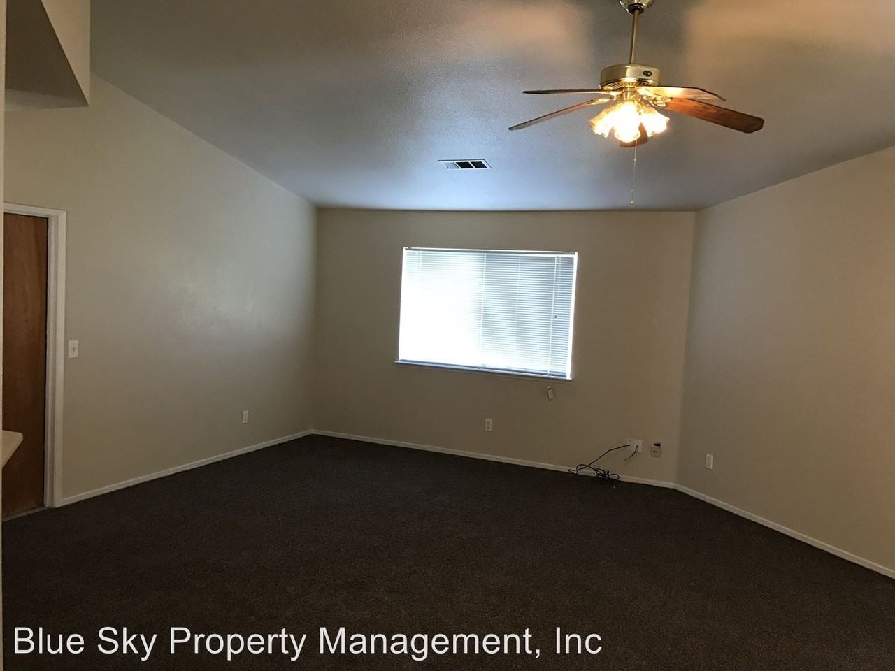 146 N Sierra St - Photo 2 of 16