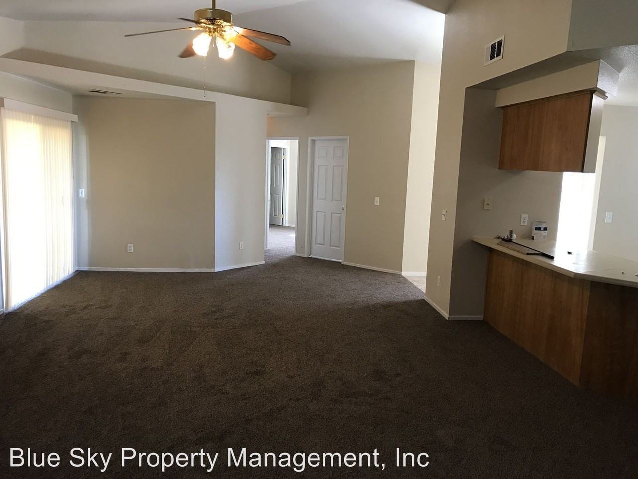 146 N Sierra St - Photo 3 of 16