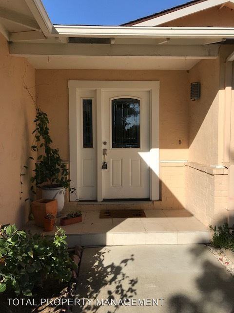 1051 Lancer Dr - Photo 2 of 19