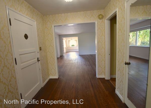 6655 57th Ave NE - Photo 3 of 18