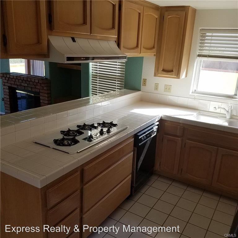 838 Rivertree Dr - Photo 2 of 44