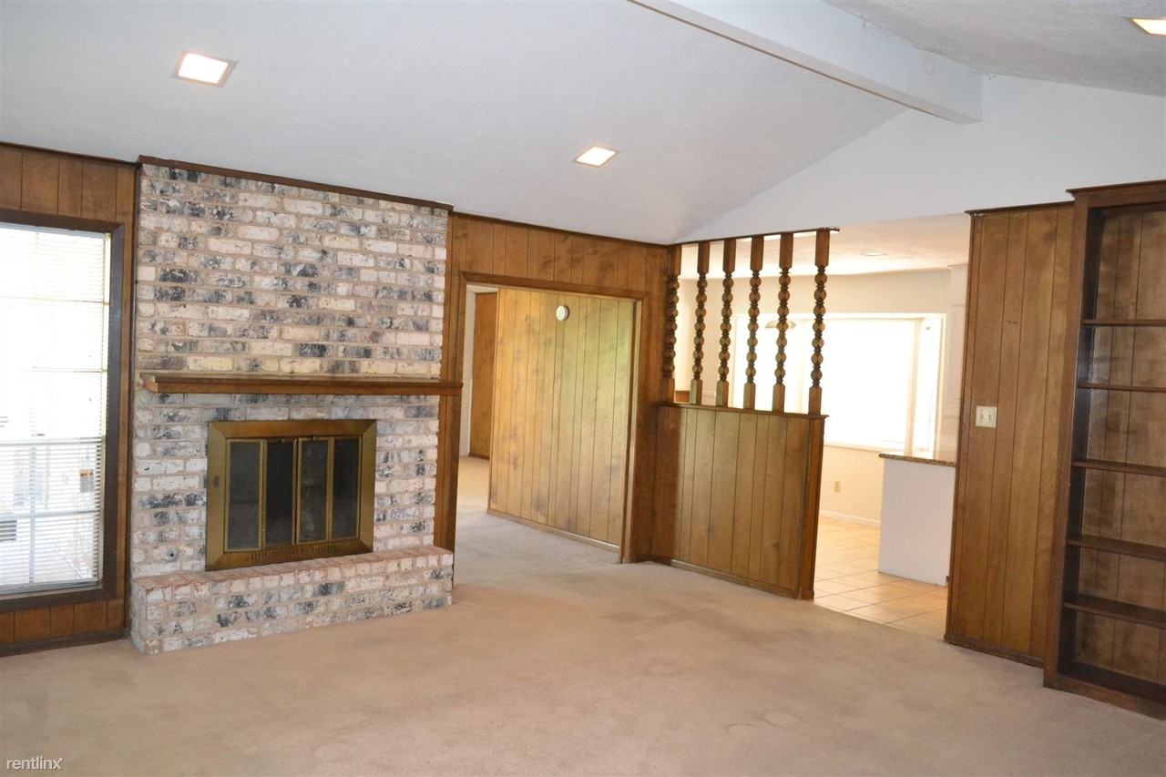 1503 Langford St - Photo 2 of 16