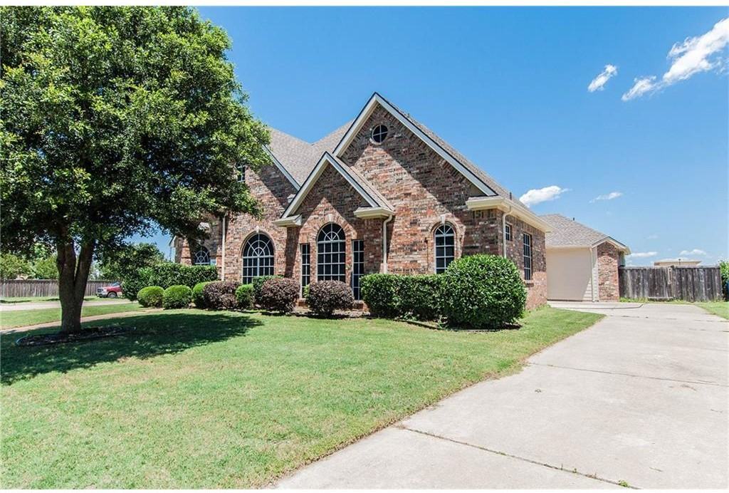 740 Bonnie Ct - Photo 2 of 25