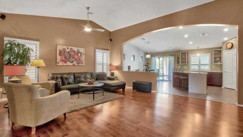 2806 E Saguaro Park Ln - Photo 2 of 16