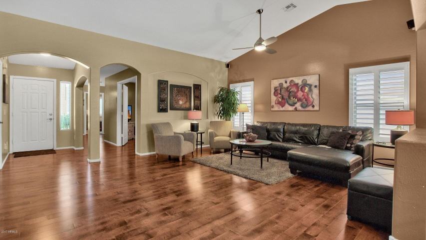 2806 E Saguaro Park Ln - Photo 3 of 16