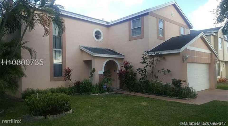 3031 Lucerne Way #3 - Photo 2 of 7