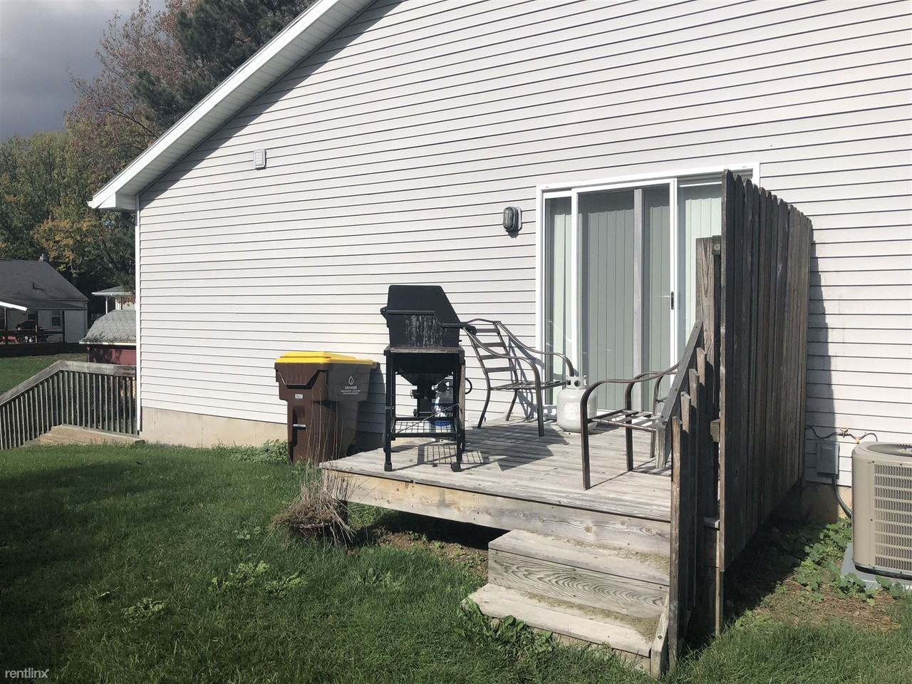 405 N Hickory St - Photo 3 of 12