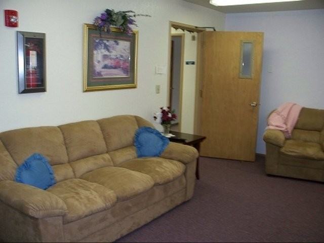Cascade Manor - Photo 2 of 6