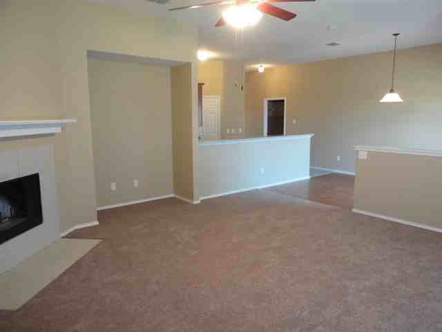 1327 Pennsylvania Ave - Photo 3 of 10