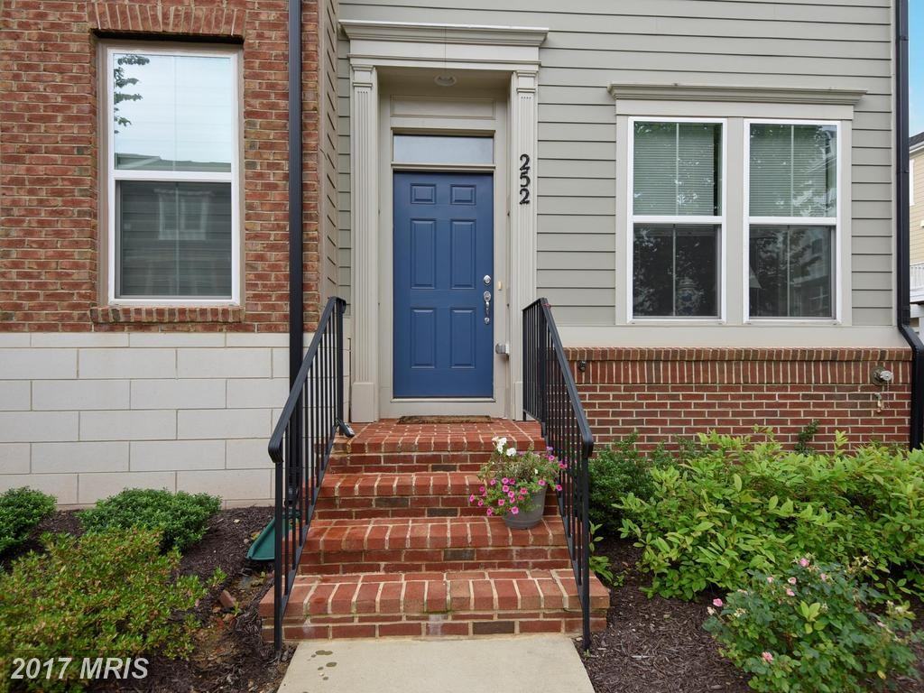 252 Hemingway Dr - Photo 2 of 30