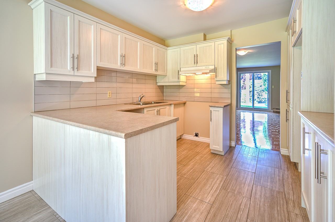 555 Montrose Dr - Photo 2 of 23