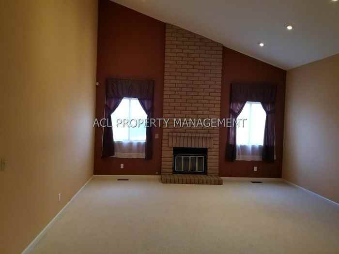 27183 Fielding Dr - Photo 2 of 15