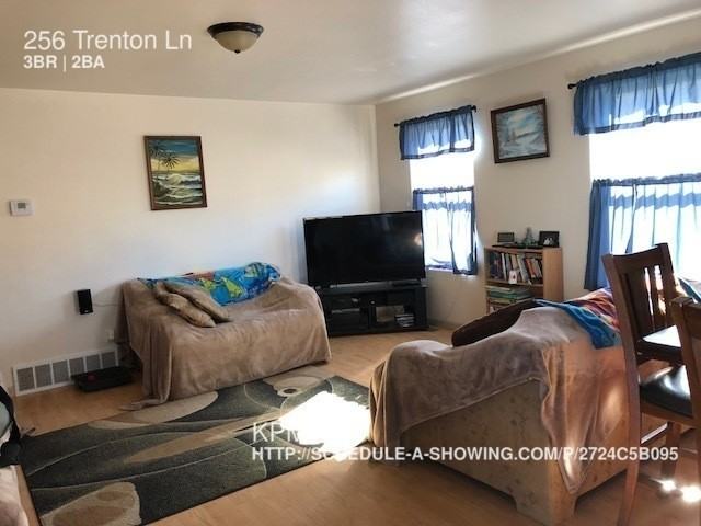 256 Trenton Ln - Photo 2 of 7