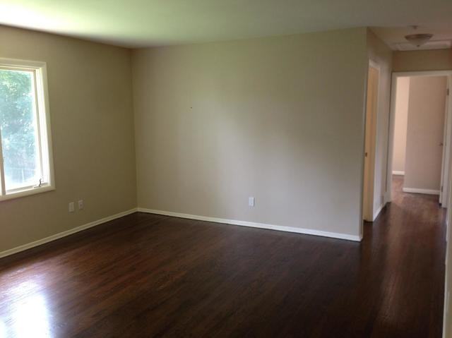 953 Nottingham Ln - Photo 3 of 14