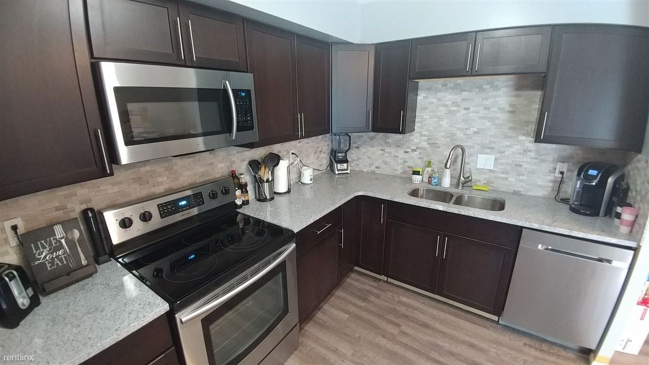 27 Eisenhower Cir - Photo 2 of 11