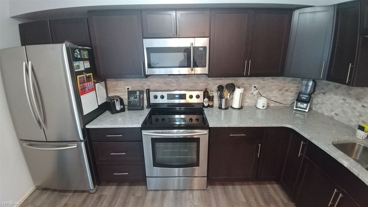 27 Eisenhower Cir - Photo 3 of 11