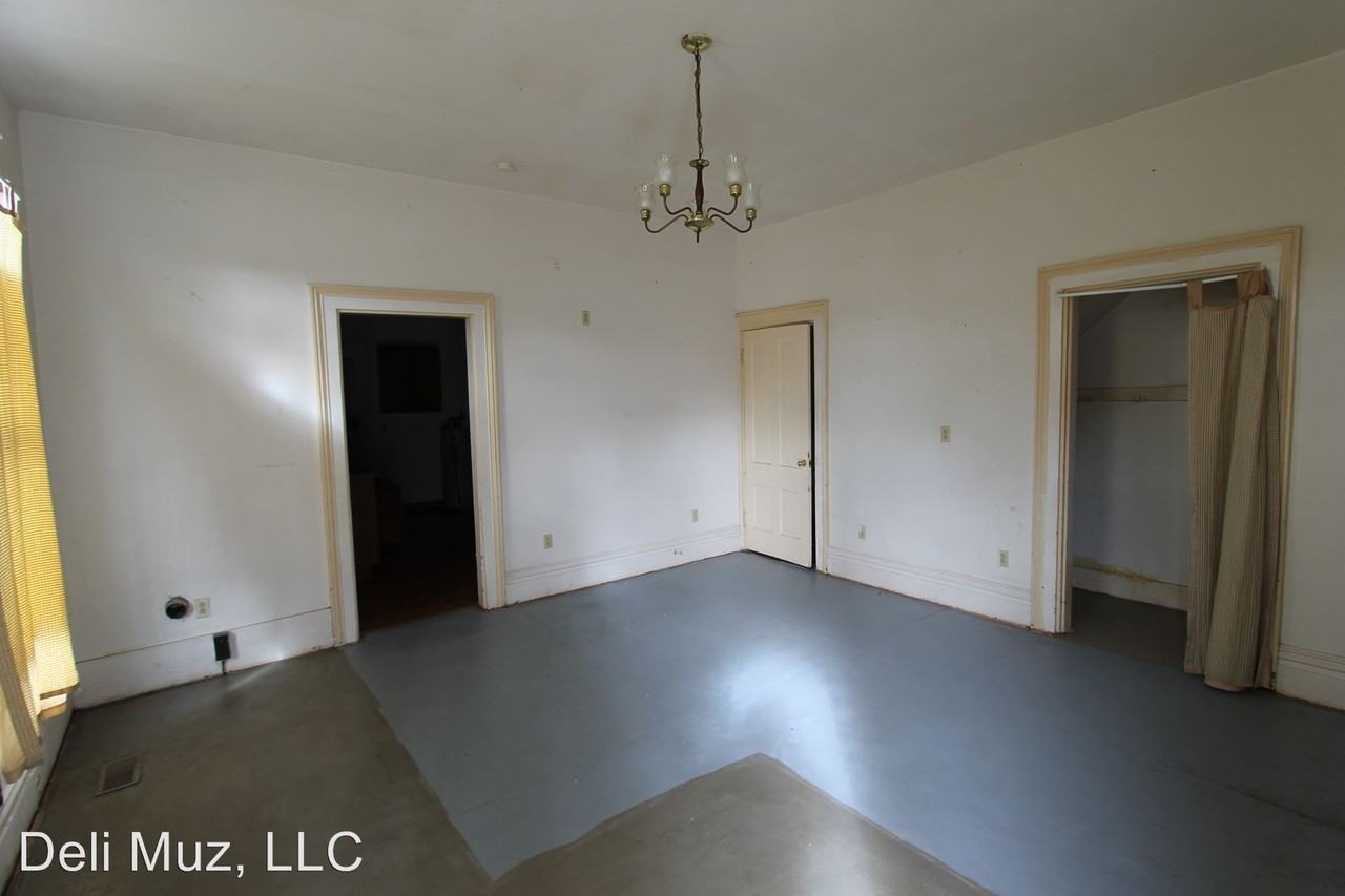 208 Jefferson Ave - Photo 2 of 13