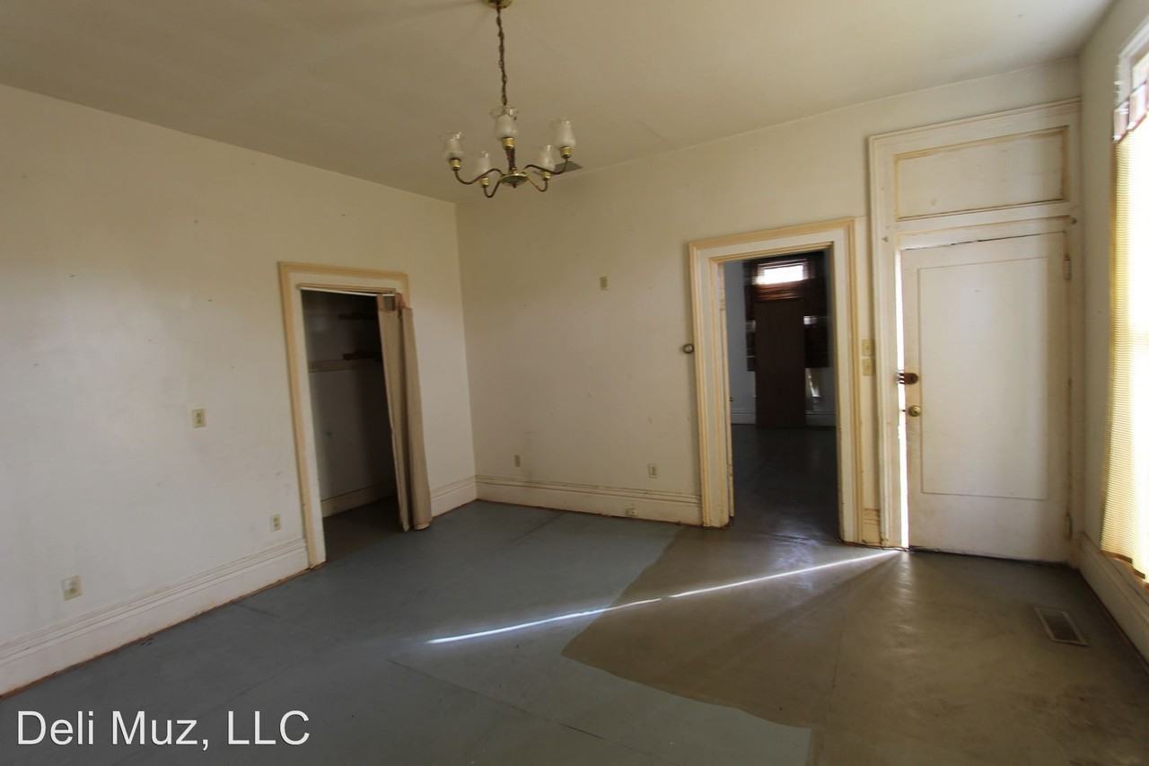 208 Jefferson Ave - Photo 3 of 13