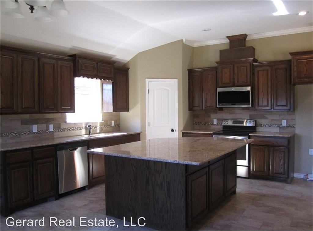 3033 Paul Street - Photo 2 of 16