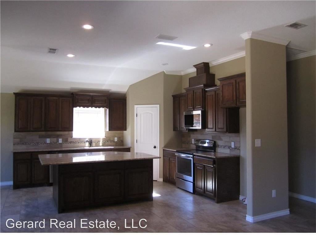 3033 Paul Street - Photo 3 of 16