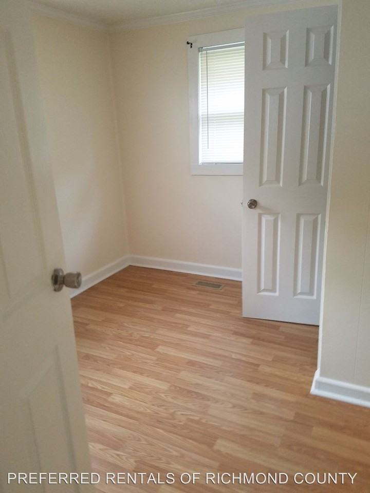 215 S Brookwood Ave - Photo 3 of 3