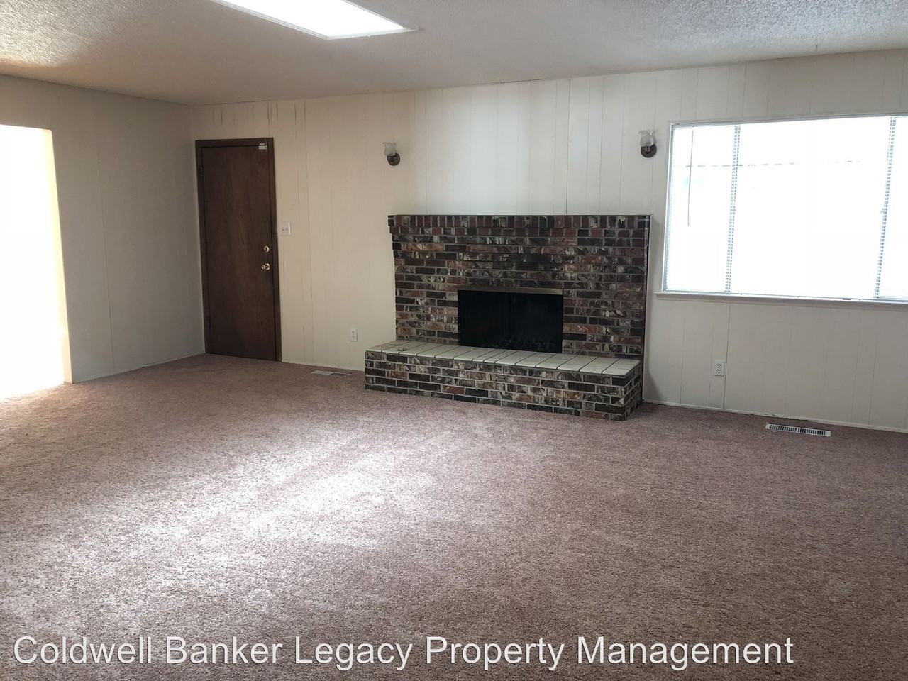 11504 Bar Harbor Pl NE - Photo 2 of 22