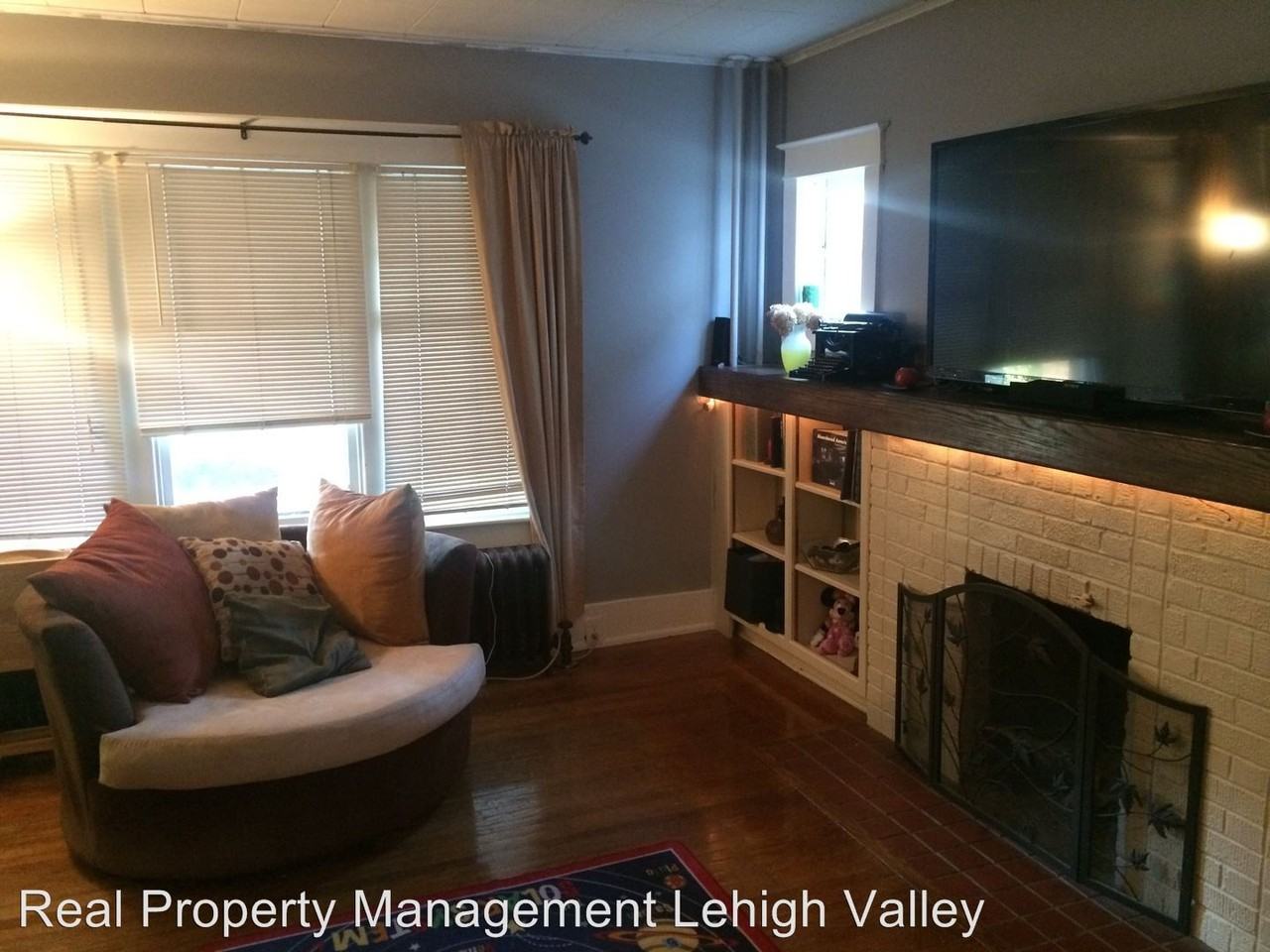 407 S 17th St - Photo 3 of 12