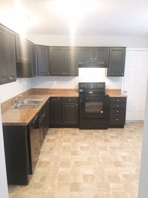 3742 Caroline Ave - Photo 3 of 10