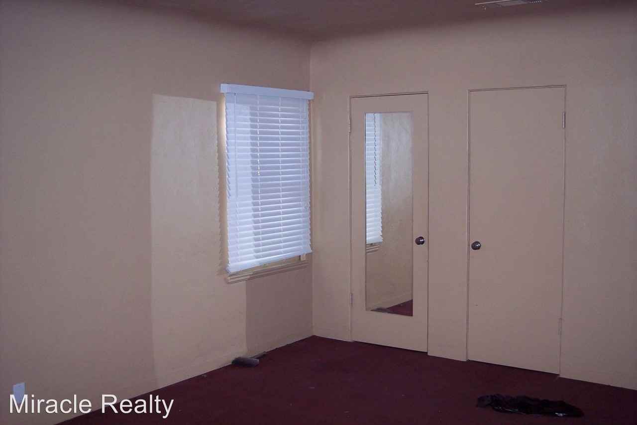 337 N Blackstone Ave - Photo 3 of 8