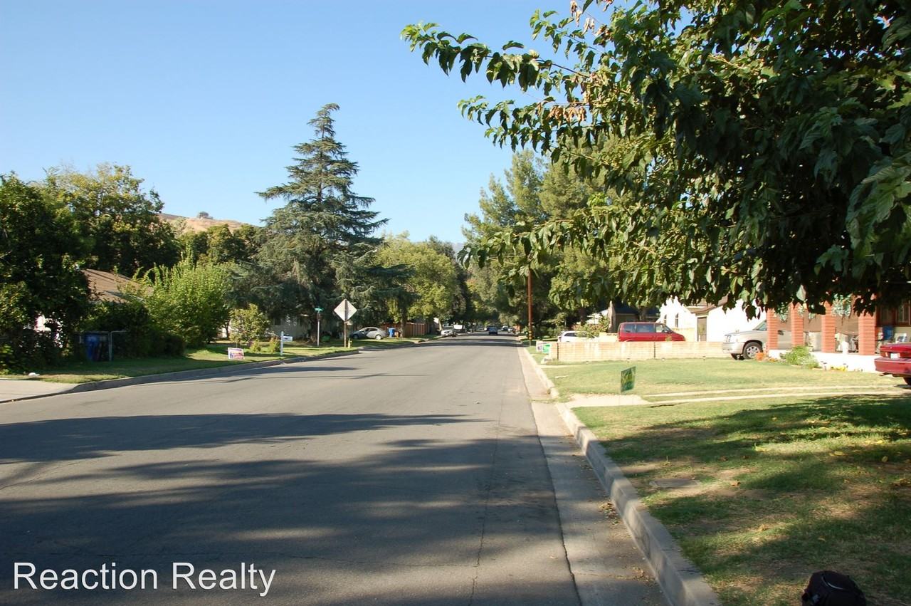 3063 N H St - Photo 2 of 8