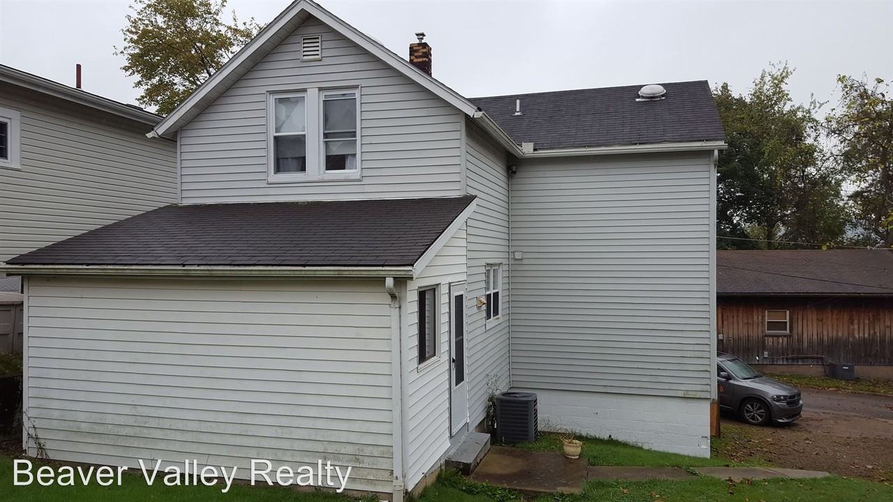1321 3rd St - Photo 2 of 10