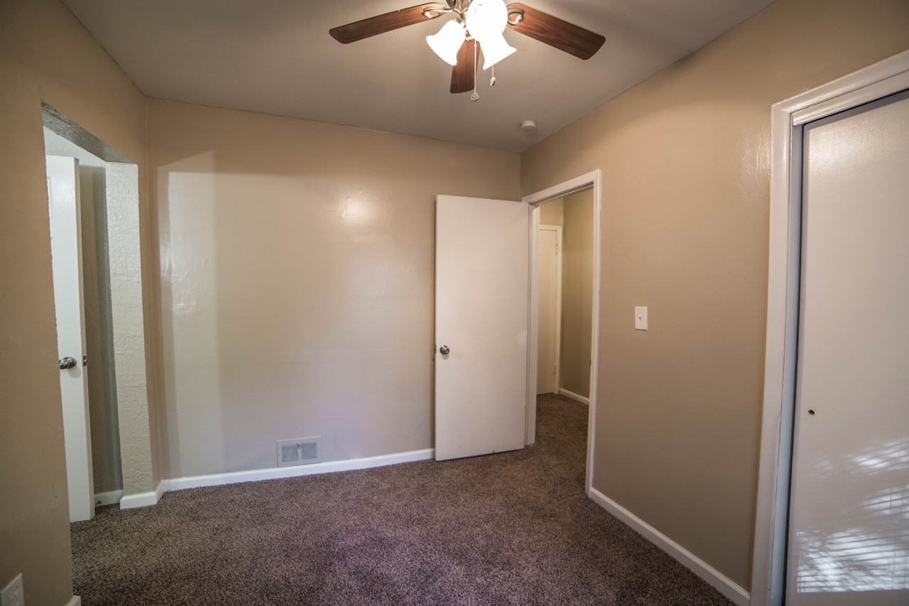 815 E Devon St - Photo 3 of 16