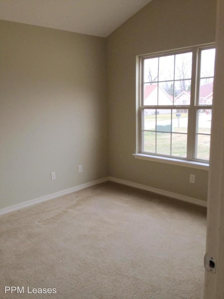 161 Waterloo Way - Photo 3 of 8