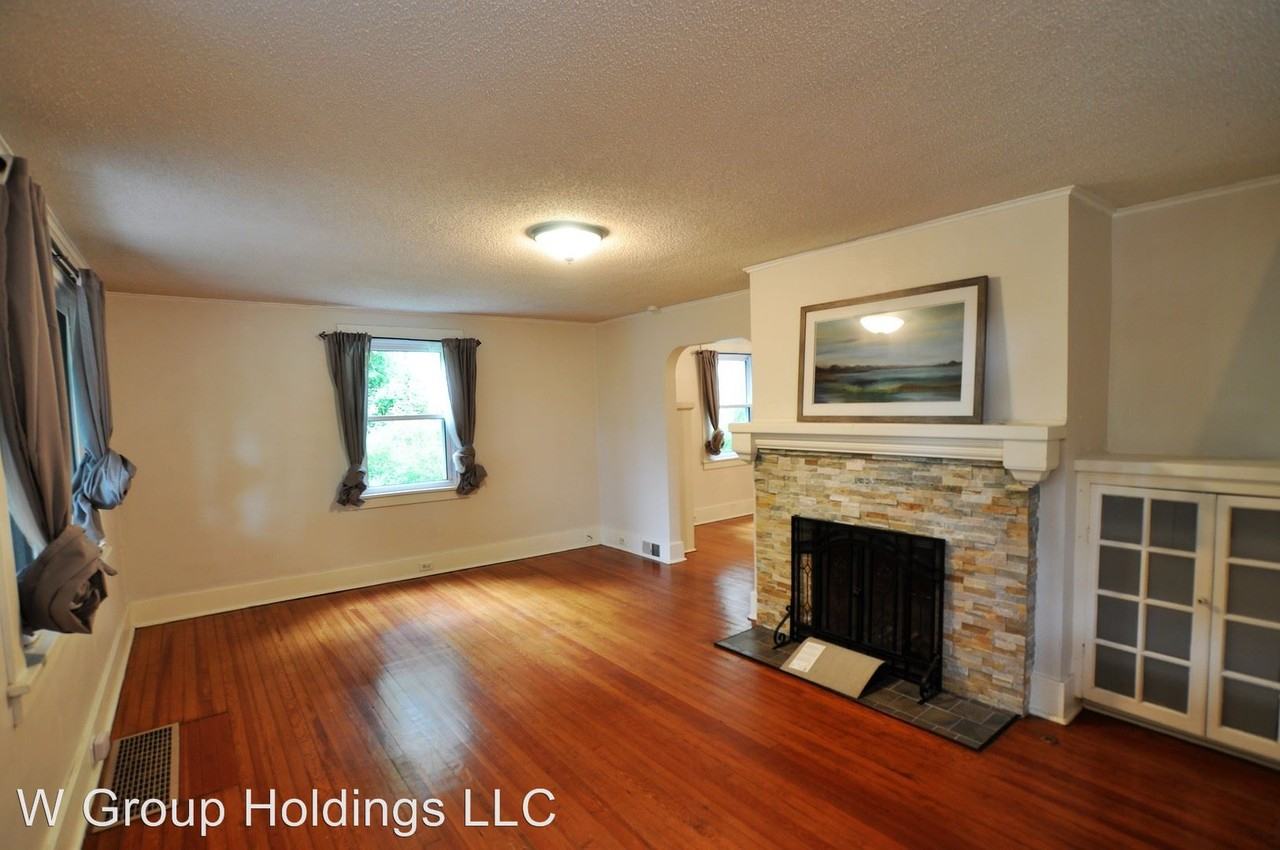 807 Hopkins St - Photo 2 of 13