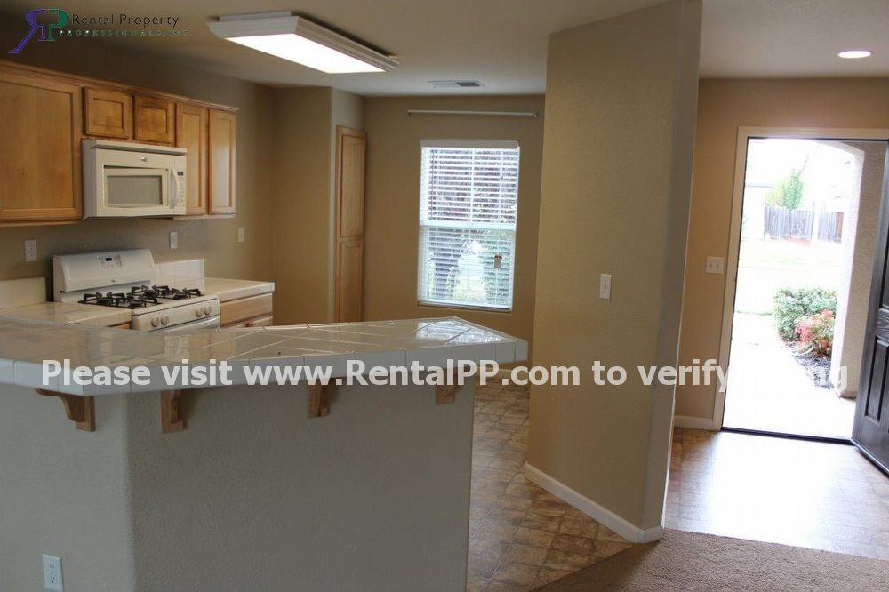 1661 Brookglen Dr - Photo 3 of 13