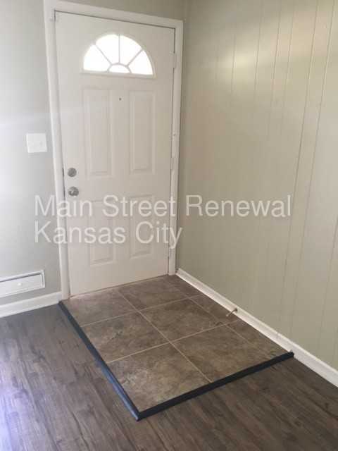 7611 E 107th St - Photo 3 of 13