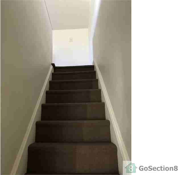 514 N Evans St - Photo 3 of 16