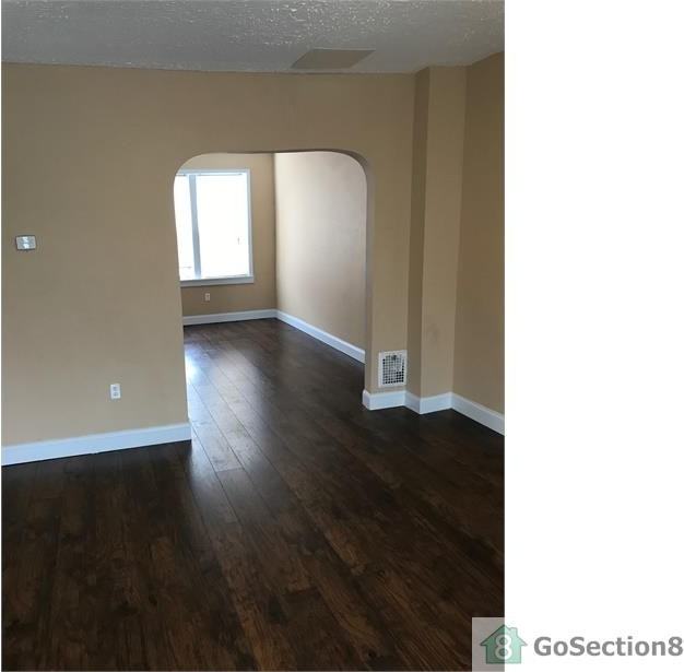 1624 Crosslynne Ave - Photo 2 of 10