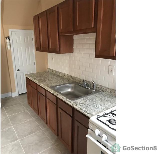 1624 Crosslynne Ave - Photo 3 of 10