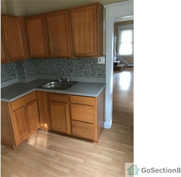 237 Cedar Ave - Photo 3 of 11