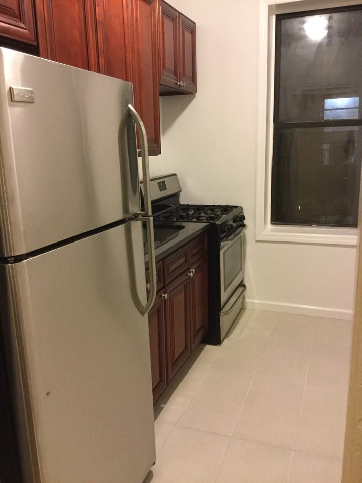 41-42 40th Street #D5 - Photo 2 of 9