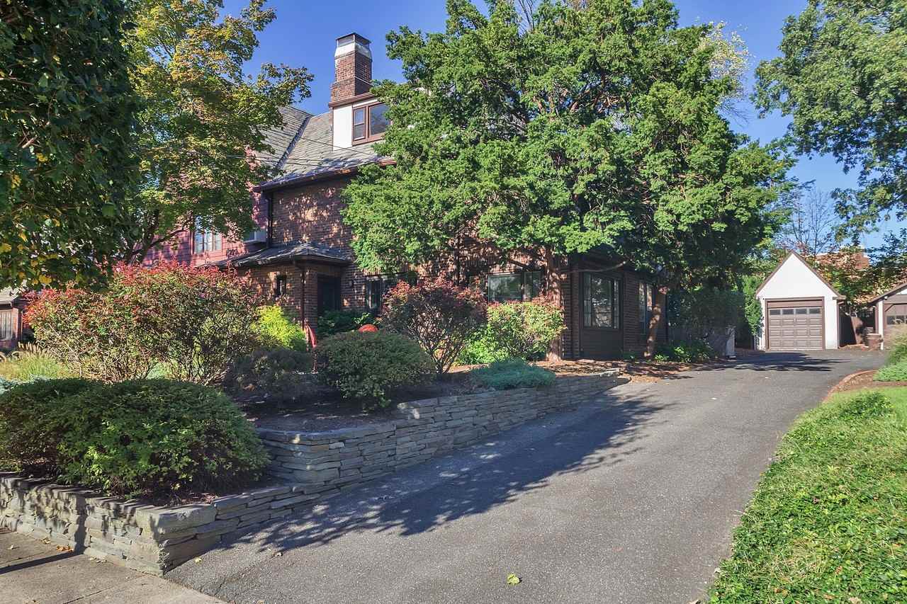 33 Pomander Walk - Photo 2 of 18