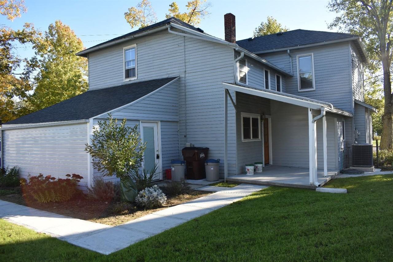 301 S Barron St - Photo 2 of 23