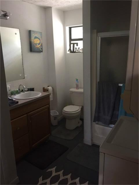 207 7th St - Photo 3 of 8