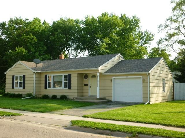 317 N Lew St - Photo 2 of 15