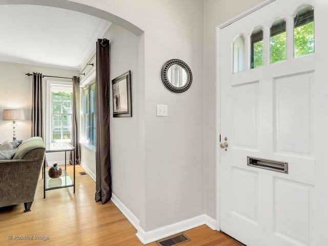 4055 Linden Ave - Photo 3 of 32